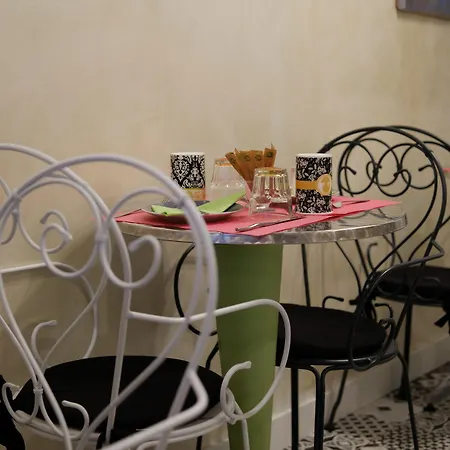 Amelie Hotel 2*